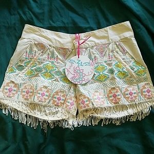 💥MOVING SALE💥Embroidered Fringe Shorts w Pockets
